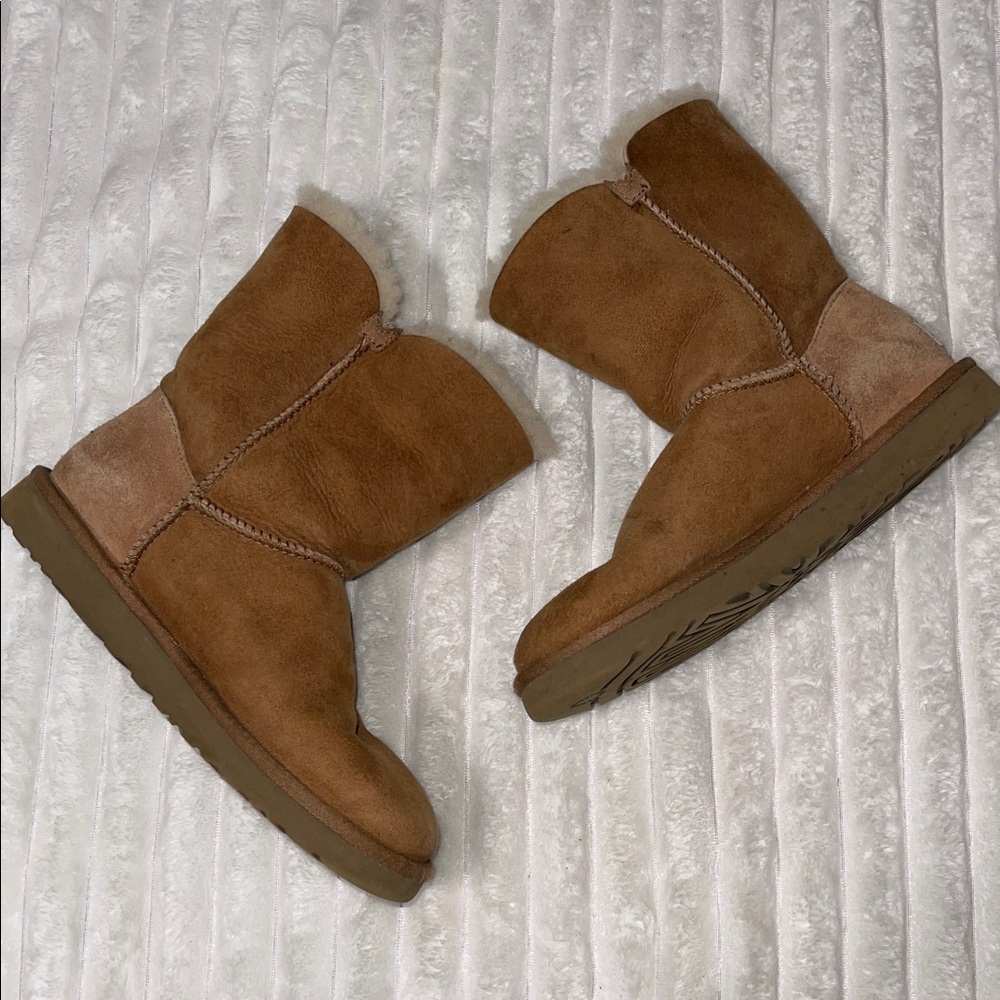 UGG Bailey Button II | Size 7 - image 3